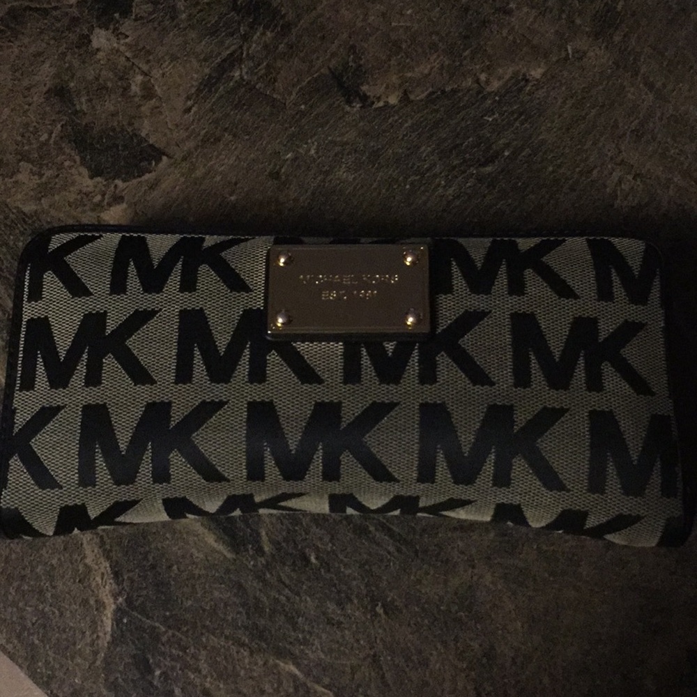 Authentic MK wallet *PRICE FIRM*